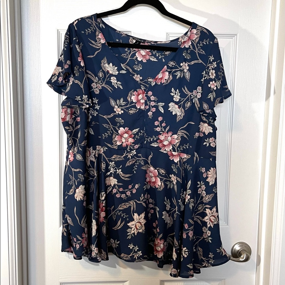 Torrid blue floral babydoll zipper in back with short sleeves Blouse size 2